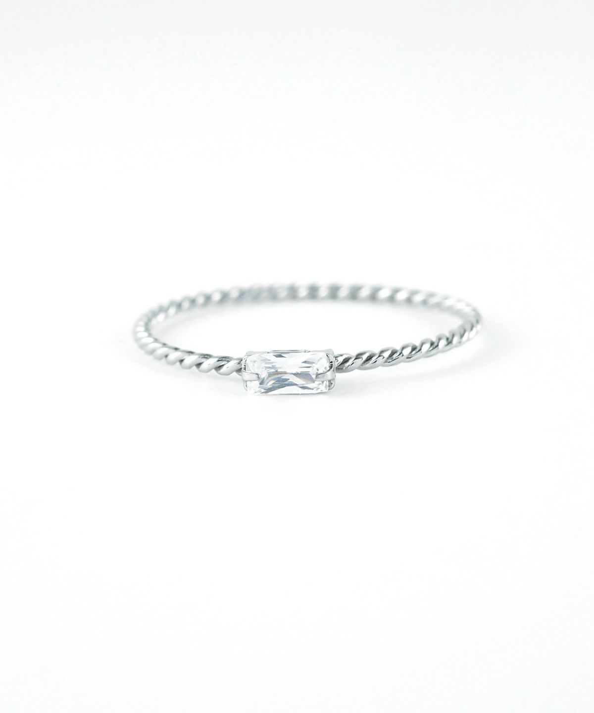 ツイストキュービックジルコニアサージカルステンレスリング