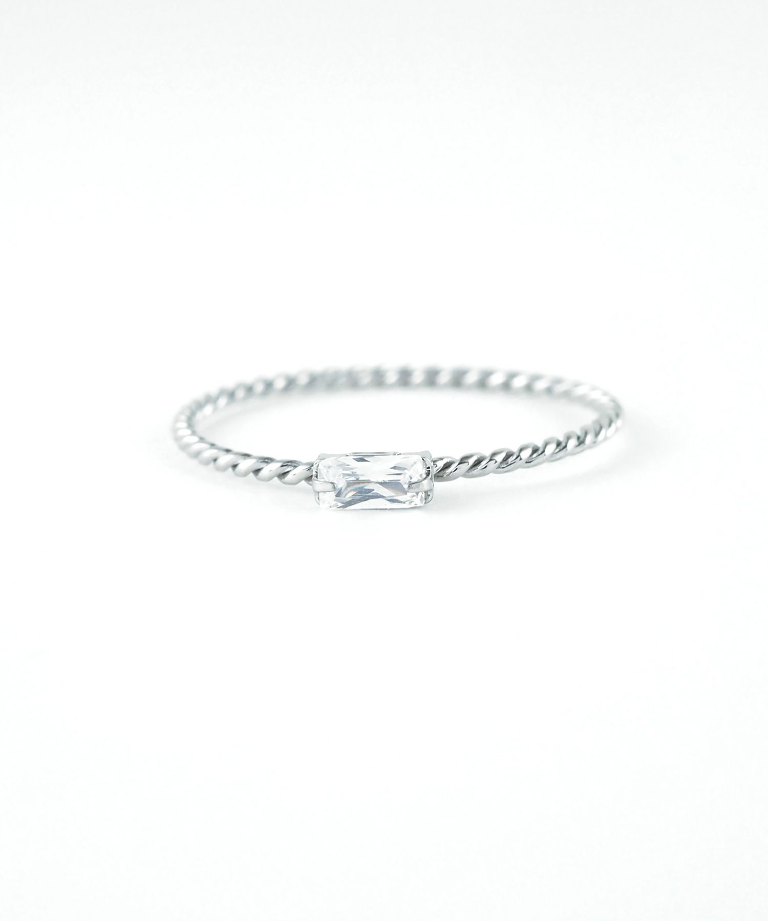 ツイストキュービックジルコニアサージカルステンレスリング