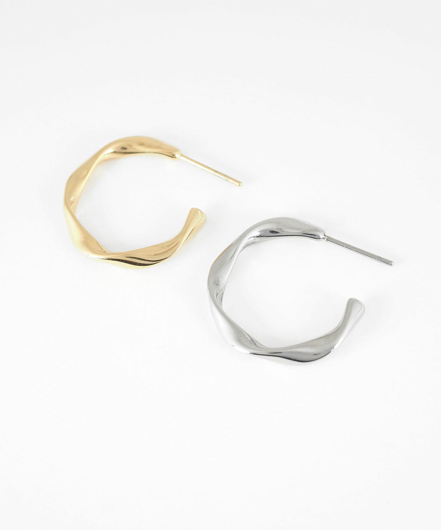 ツイストフープステンレスポストピアス【MUK lucenzio】