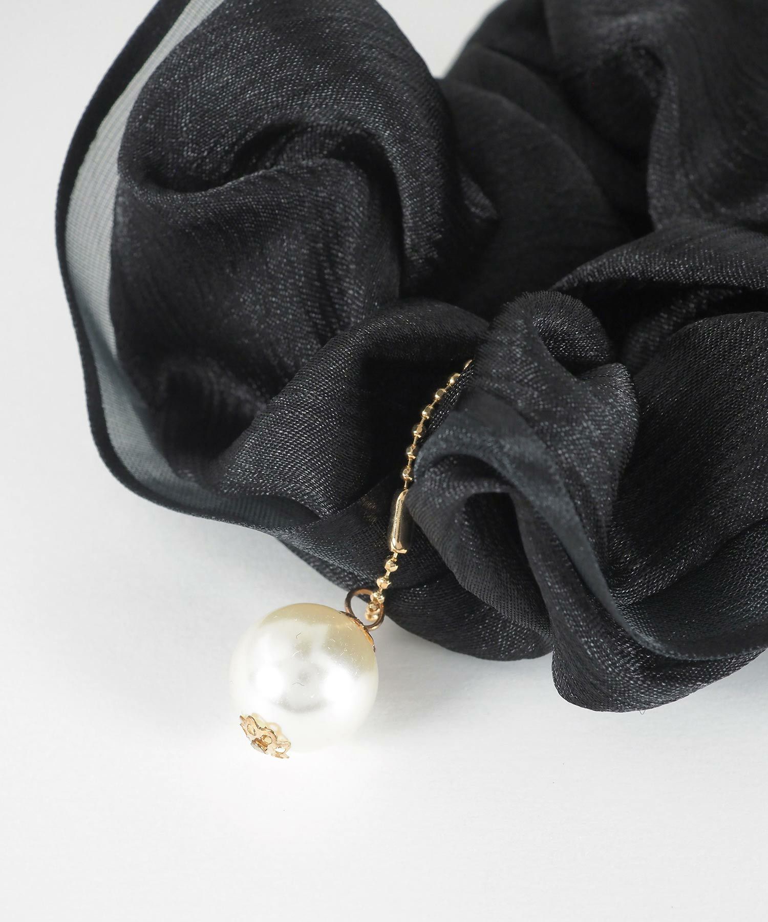 パールチャーム付きシュシュ