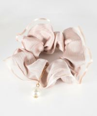 パールチャーム付きシュシュ