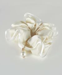 パールチャーム付きシュシュ