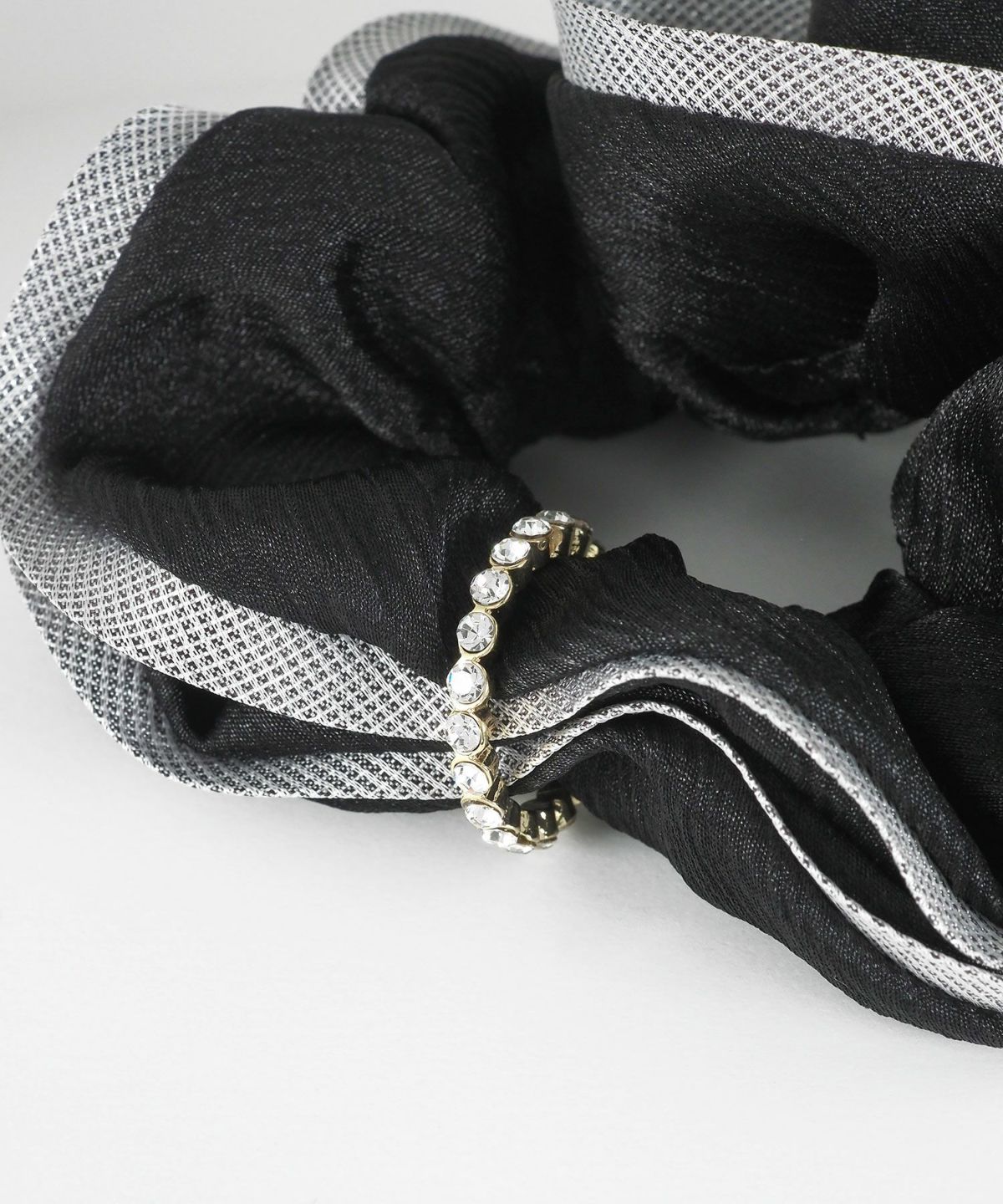 ストーンラインチャーム付きシュシュ