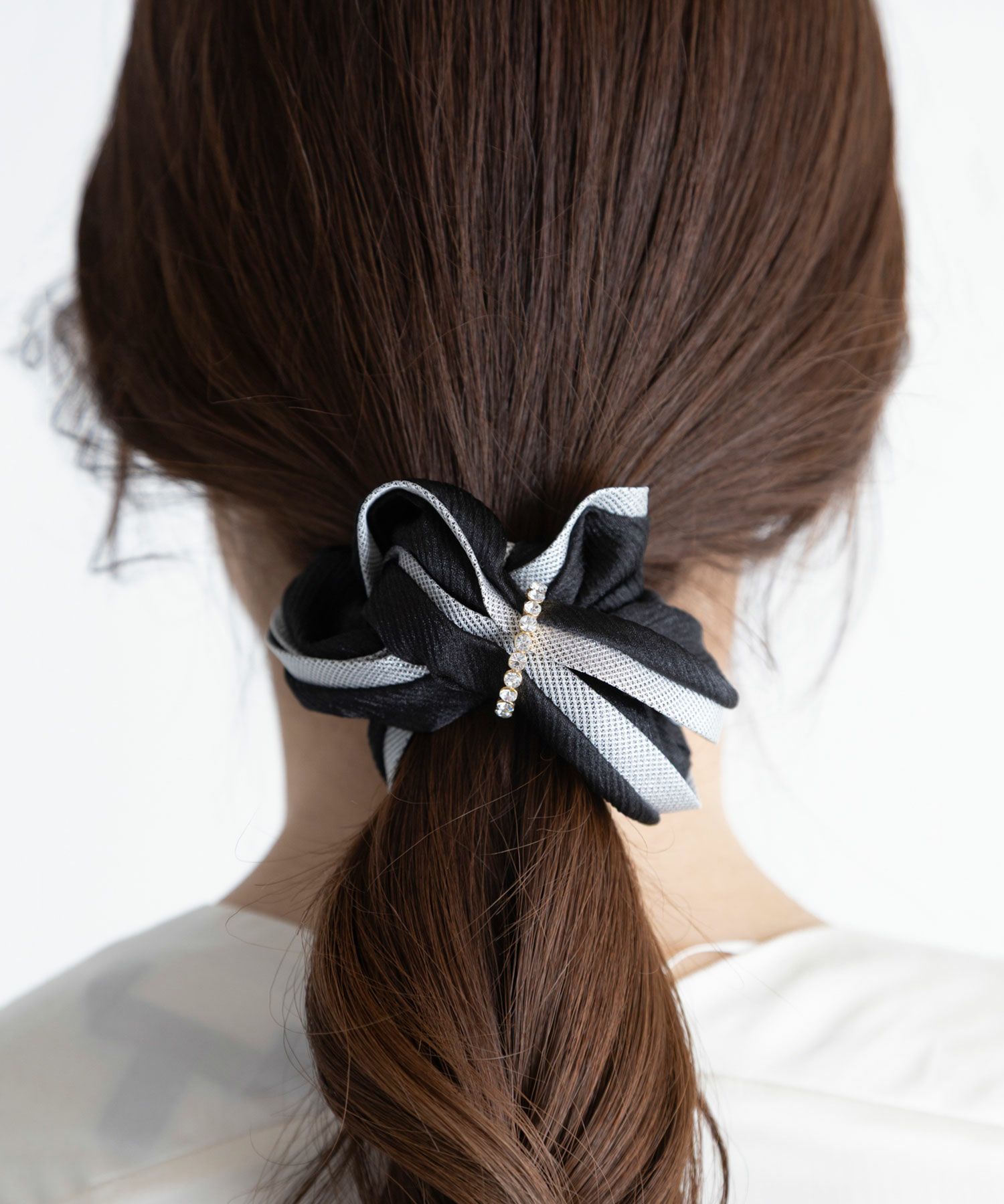 ストーンラインチャーム付きシュシュ