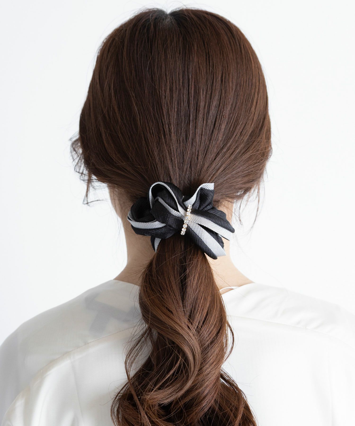 ストーンラインチャーム付きシュシュ