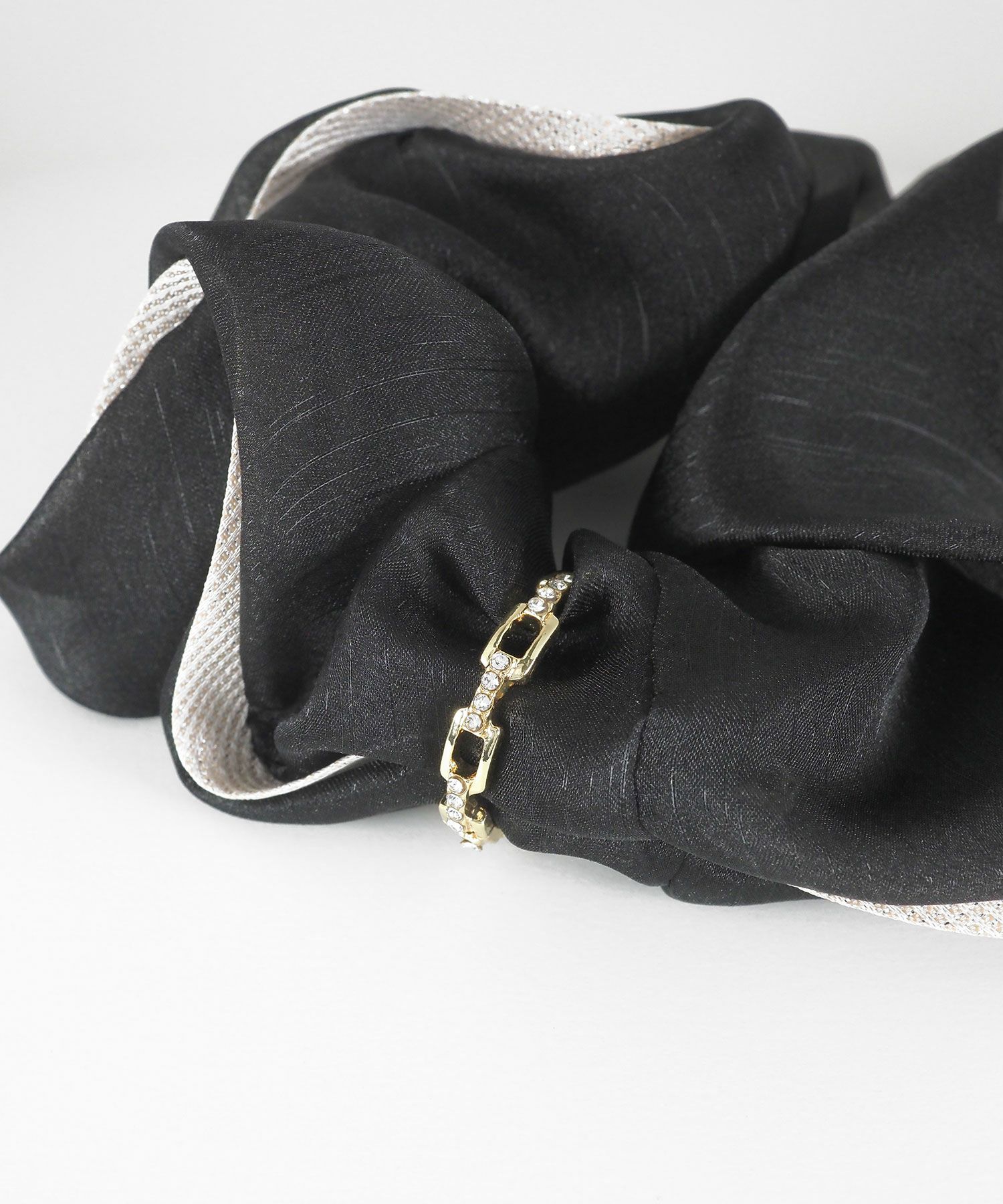 チェーンラインチャーム付きシュシュ | 【公式】MUK ONLINE SHOP｜人気