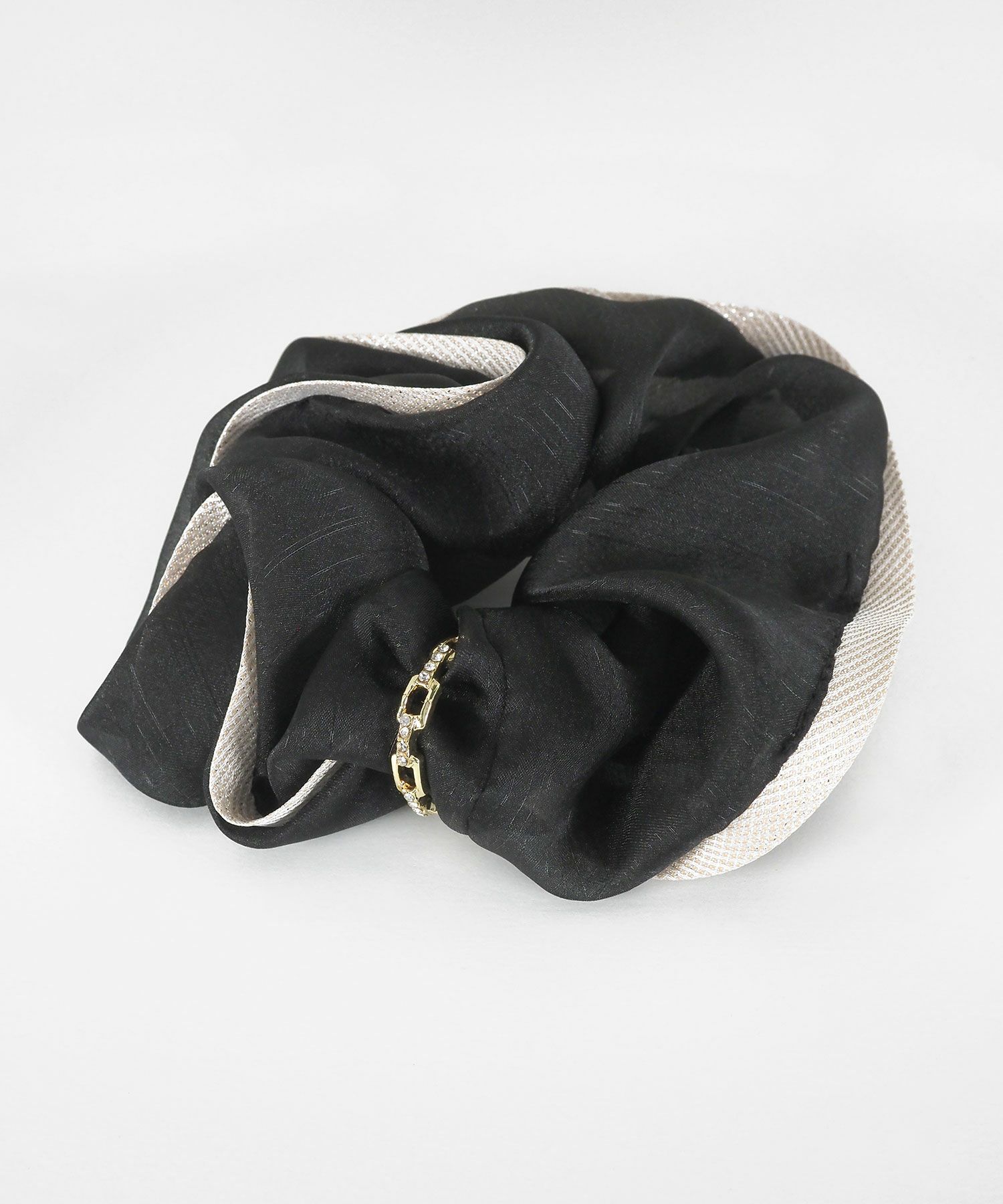 チェーンラインチャーム付きシュシュ