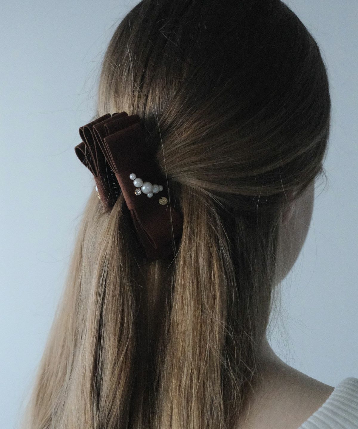 スウェードリボンパールバナナクリップ【JUNO PREMIUM】