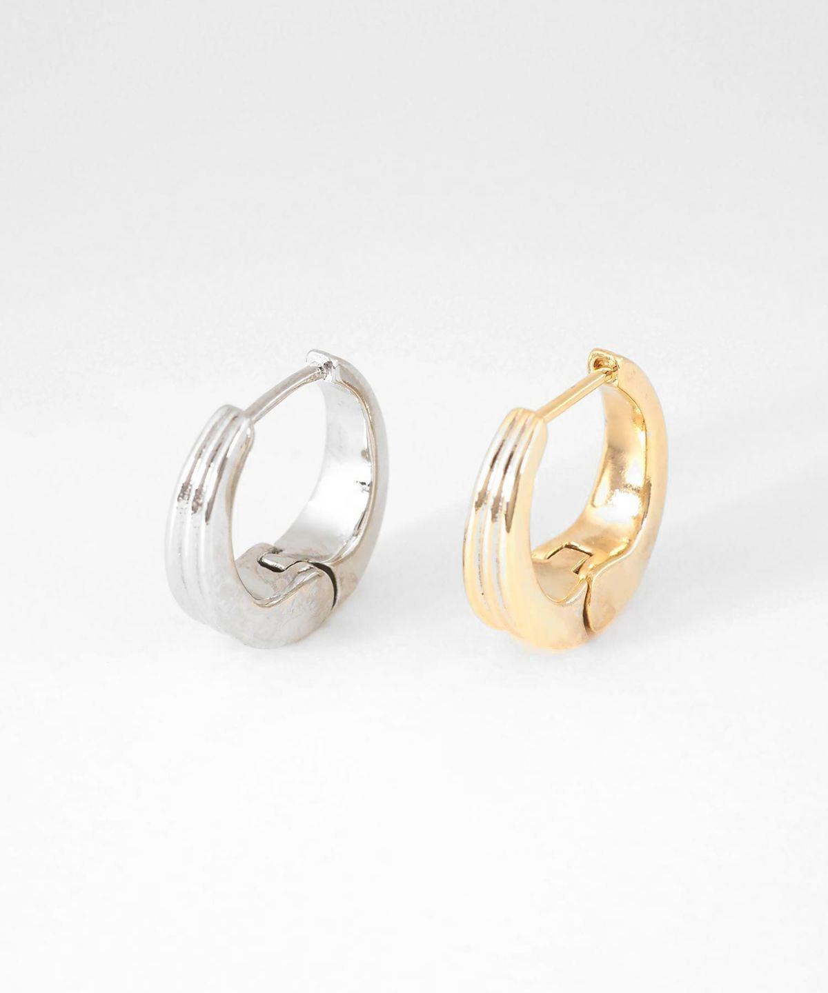 トリプルラインスプリングフープピアス