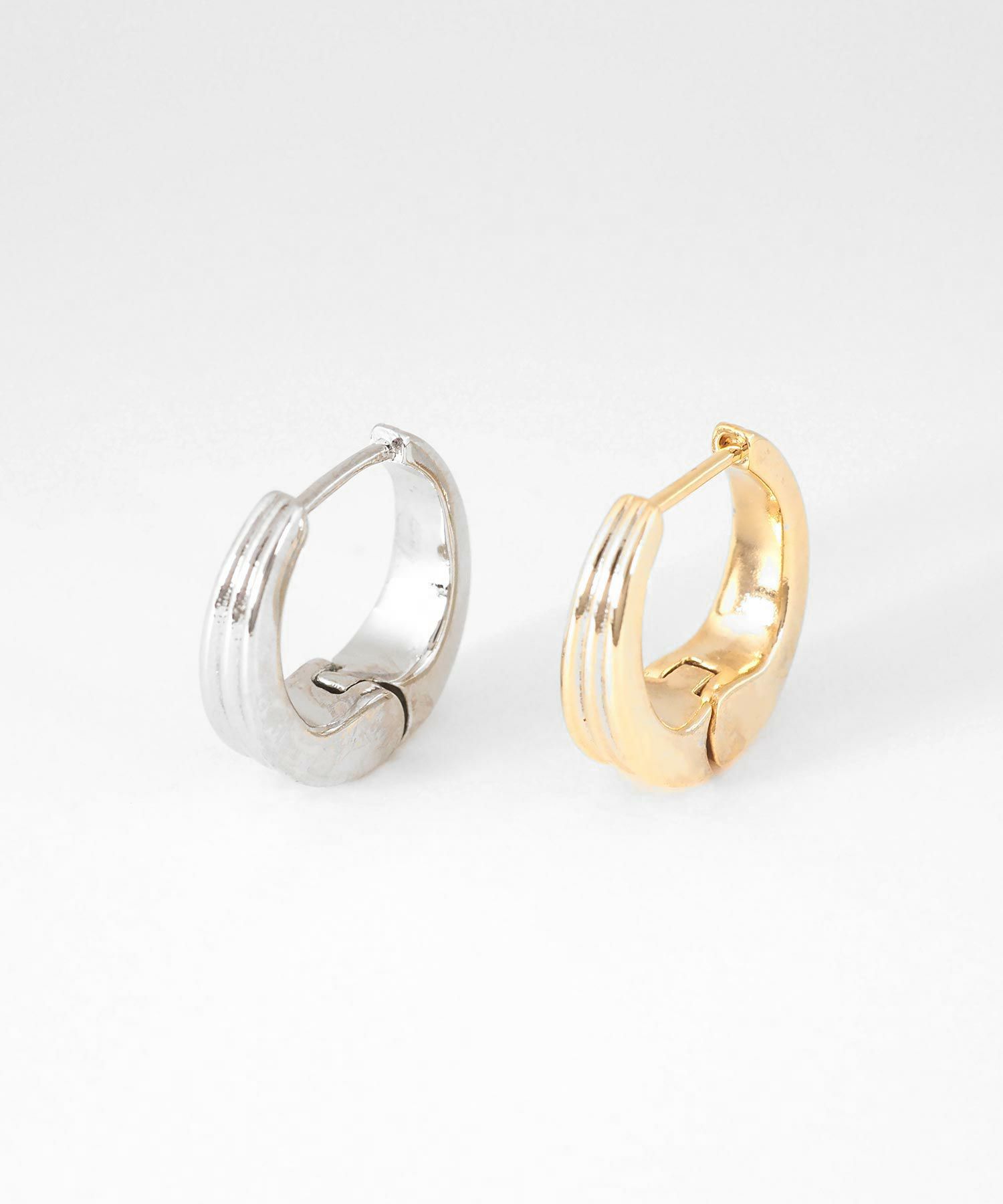 トリプルラインスプリングフープピアス