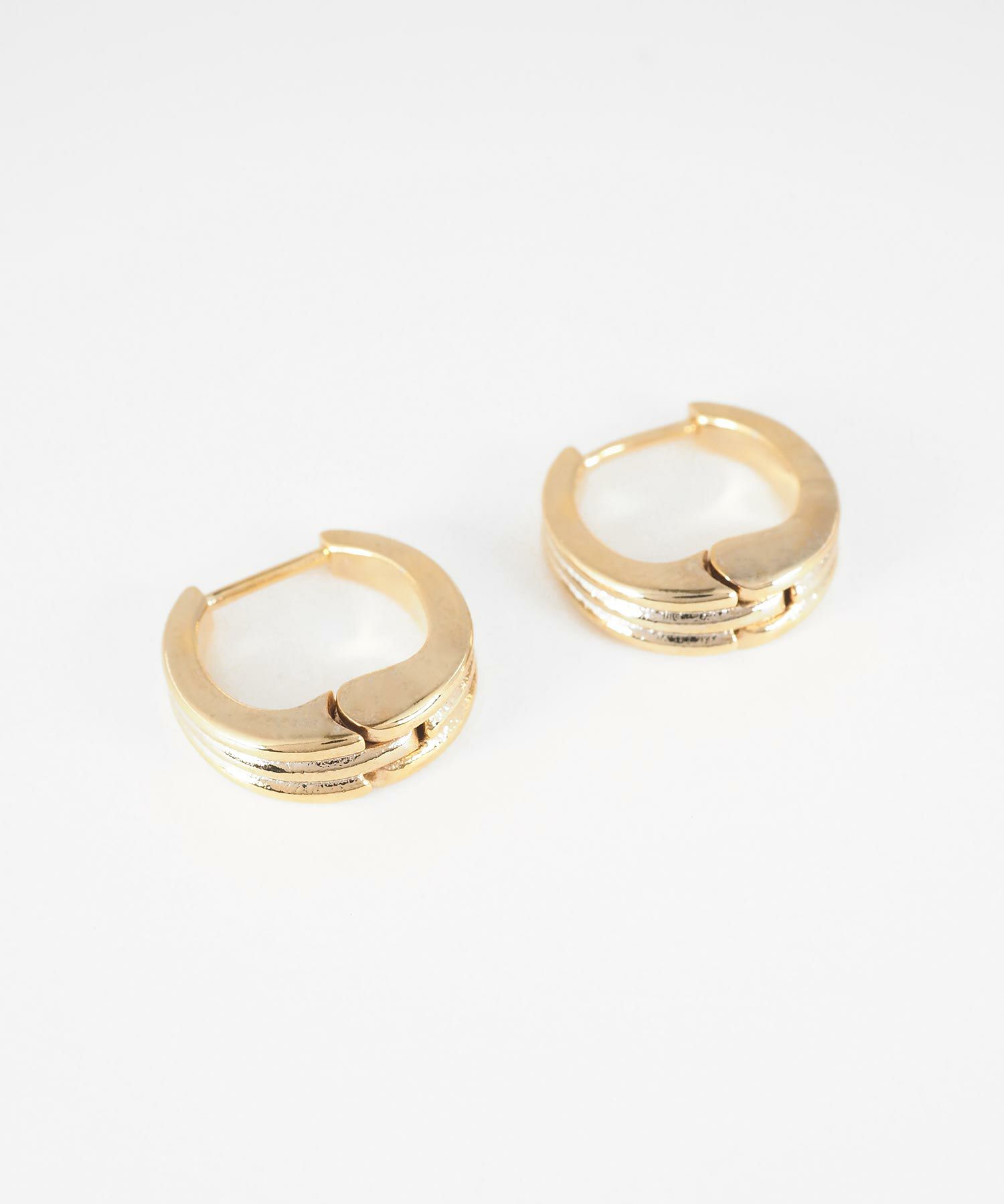 トリプルラインスプリングフープピアス