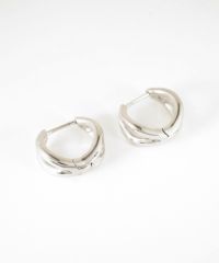 インターセクトスプリングフープピアス