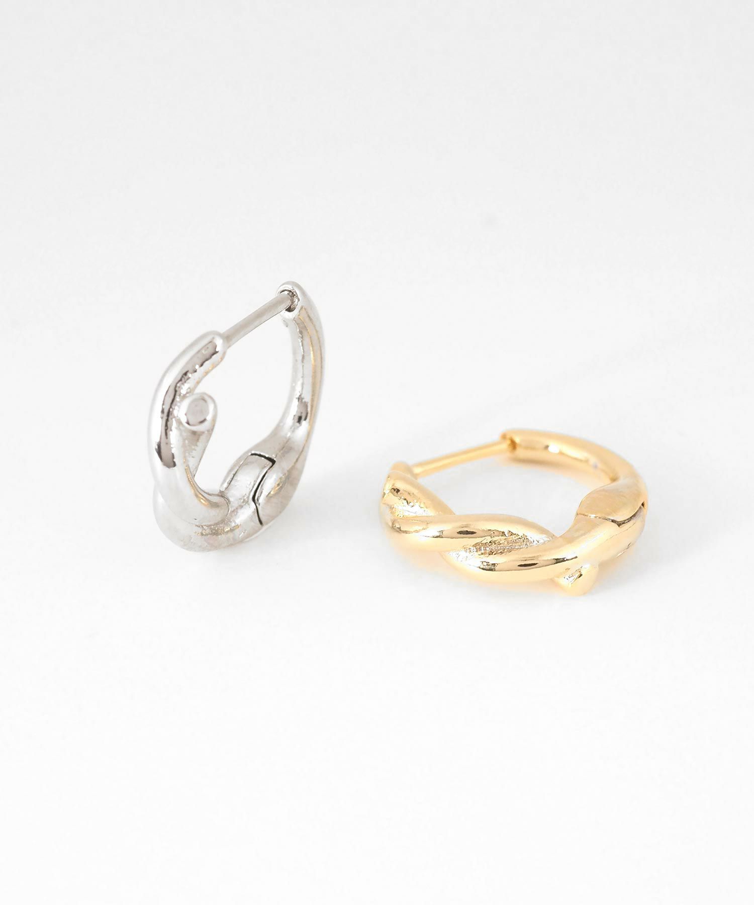 クロスループスプリングフープピアス