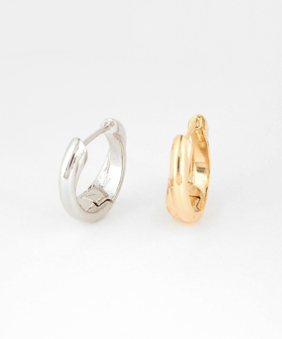 ダブルラインスプリングフープピアス