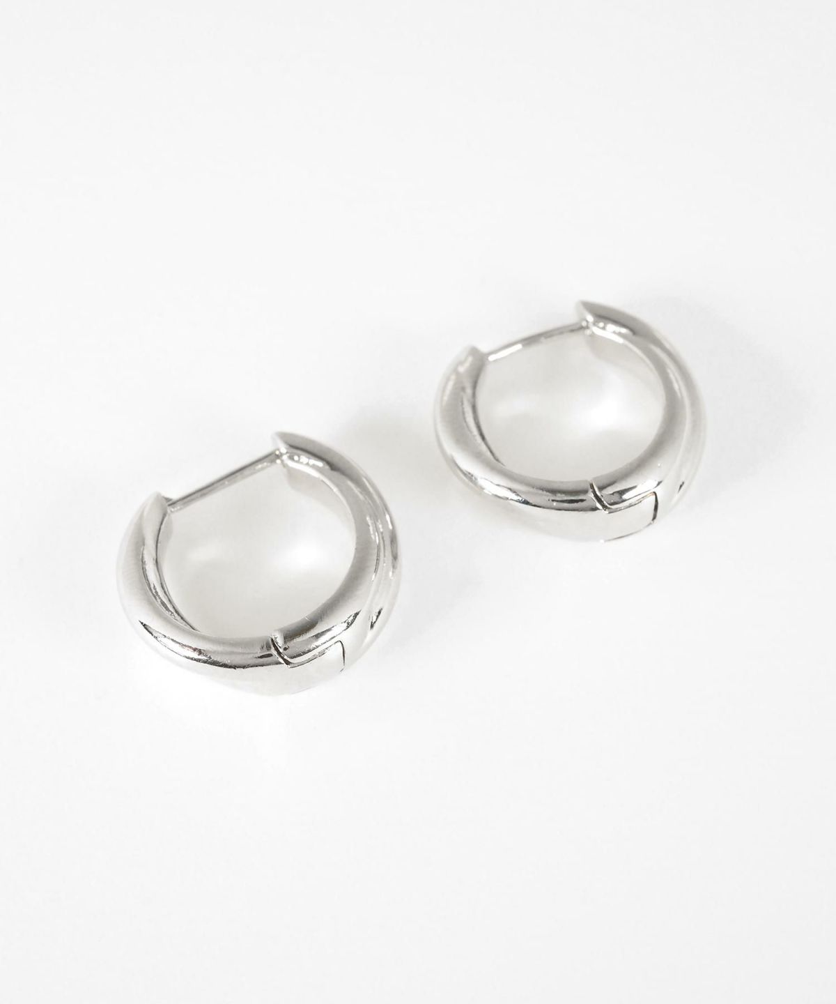 ダブルラインスプリングフープピアス