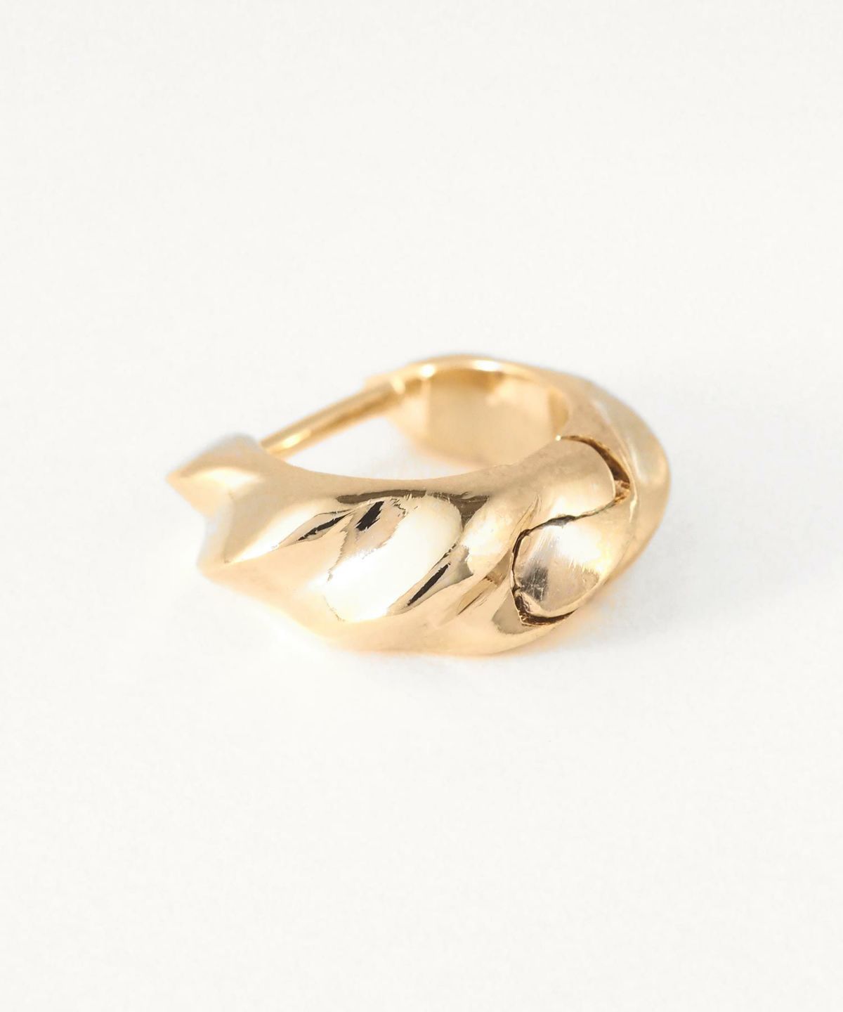 ホイップメタルスプリングフープピアス