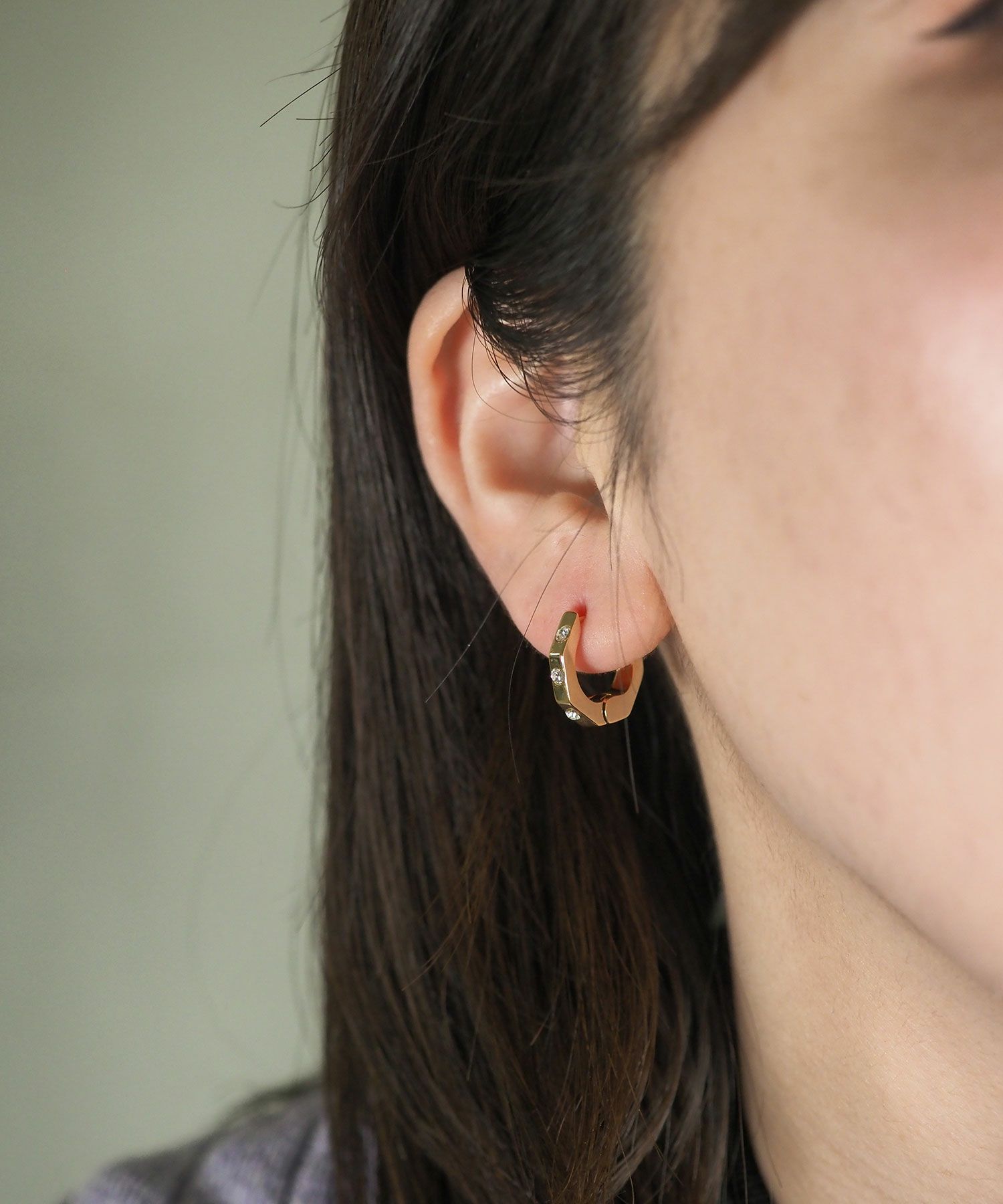 ポリゴンストーンスプリングフープピアス