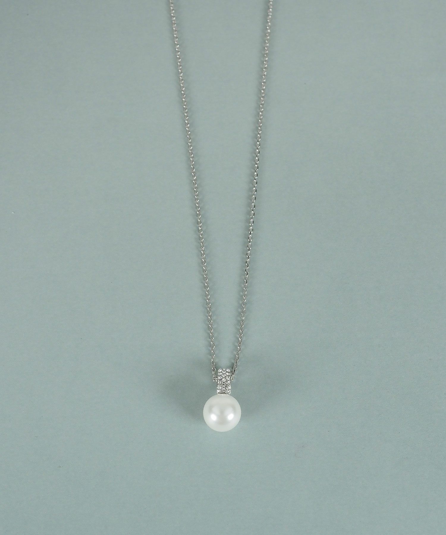 貝パールラインパヴェネックレス