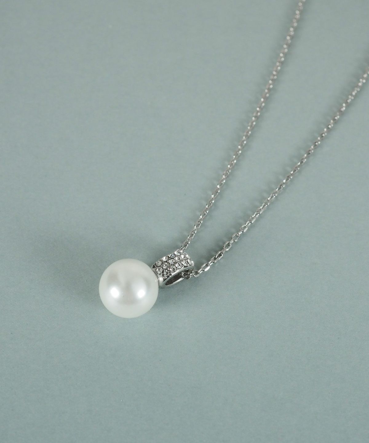 貝パールラインパヴェネックレス