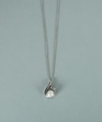 貝パールドロップラインネックレス