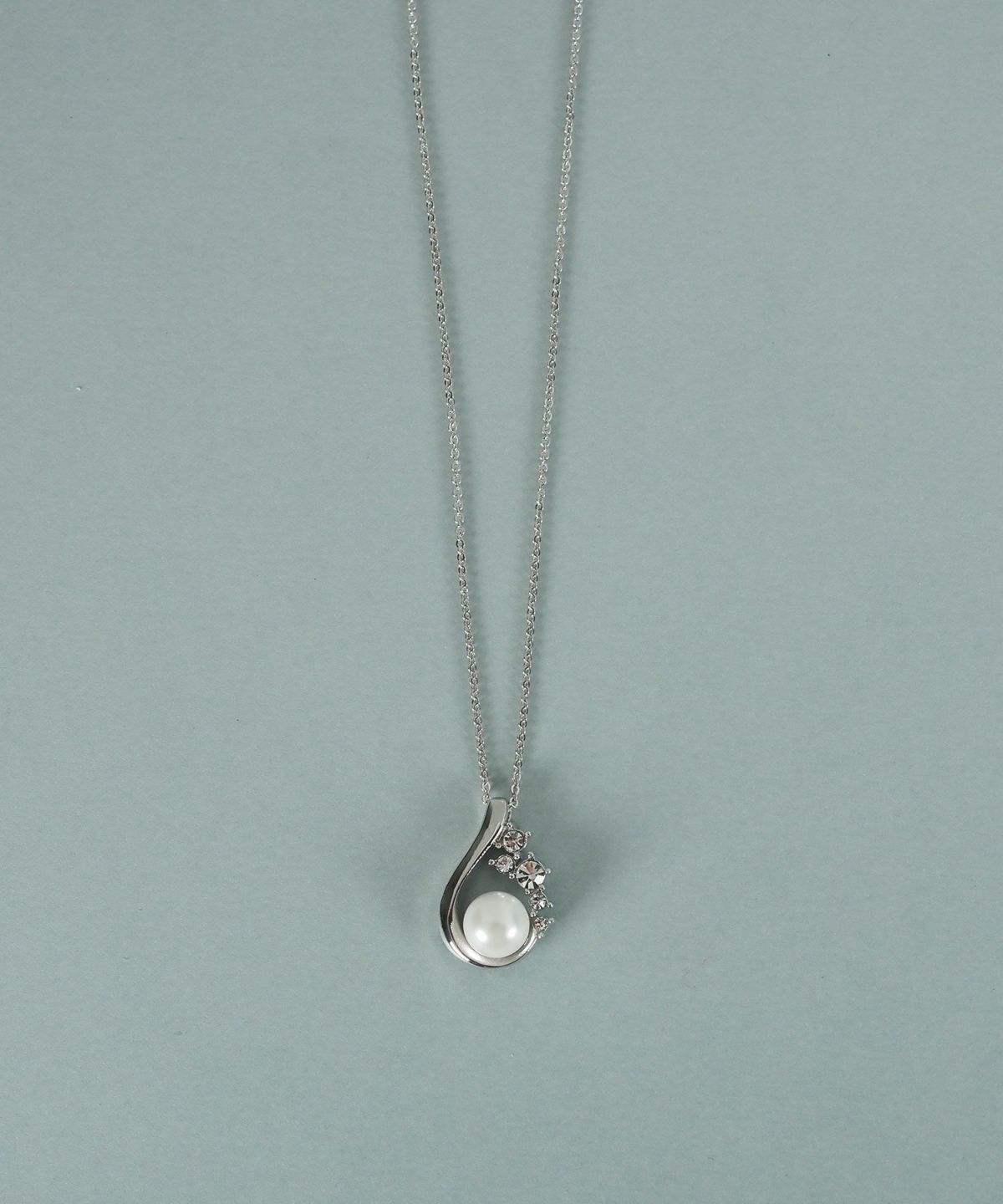 貝パールドロップラインネックレス