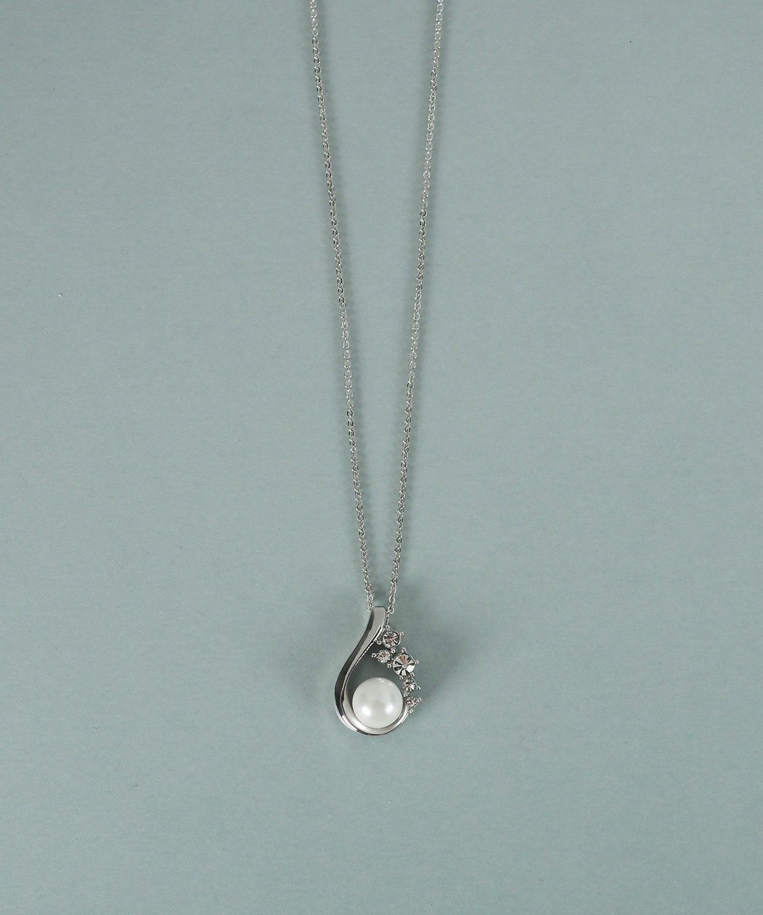 貝パールドロップラインネックレス