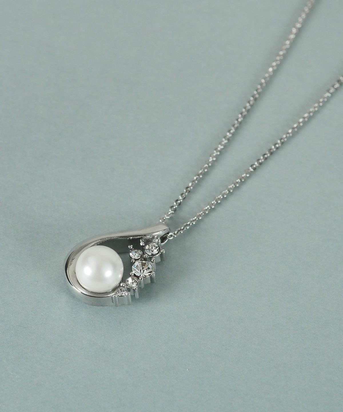 貝パールドロップラインネックレス