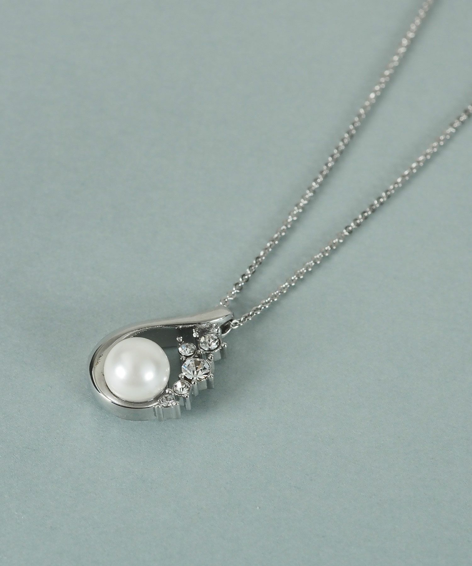 貝パールドロップラインネックレス