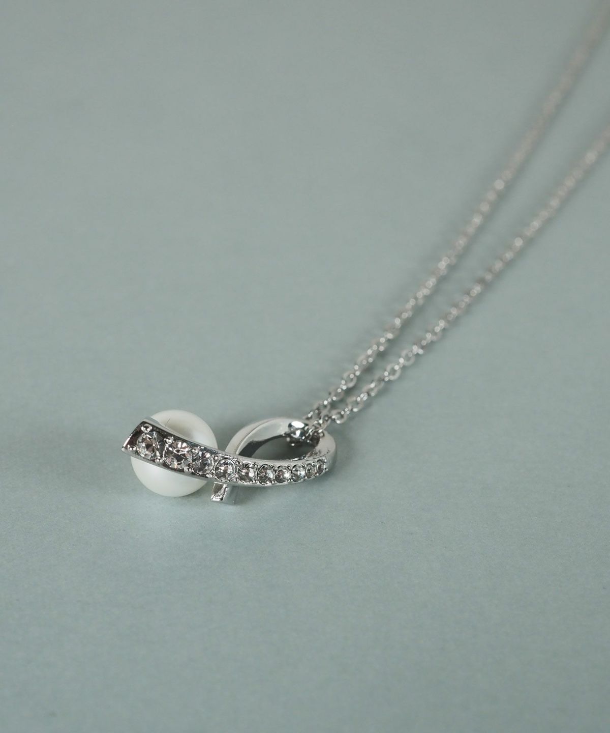 貝パールリボンラインネックレス