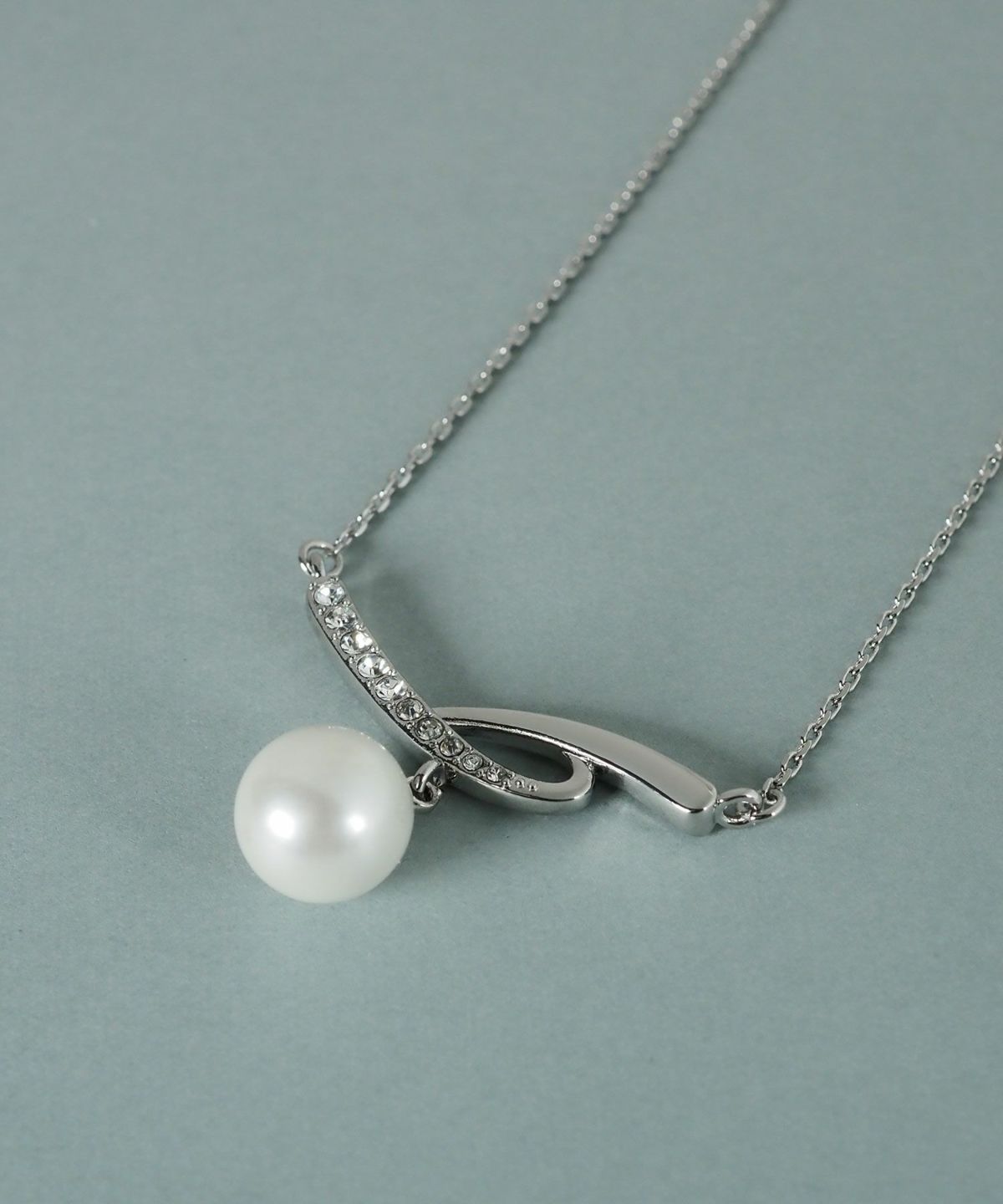 貝パールカーブラインネックレス