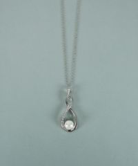 貝パールカーブパヴェネックレス【JUNO PREMIUM】