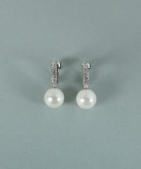 貝パールラインパヴェイヤリング