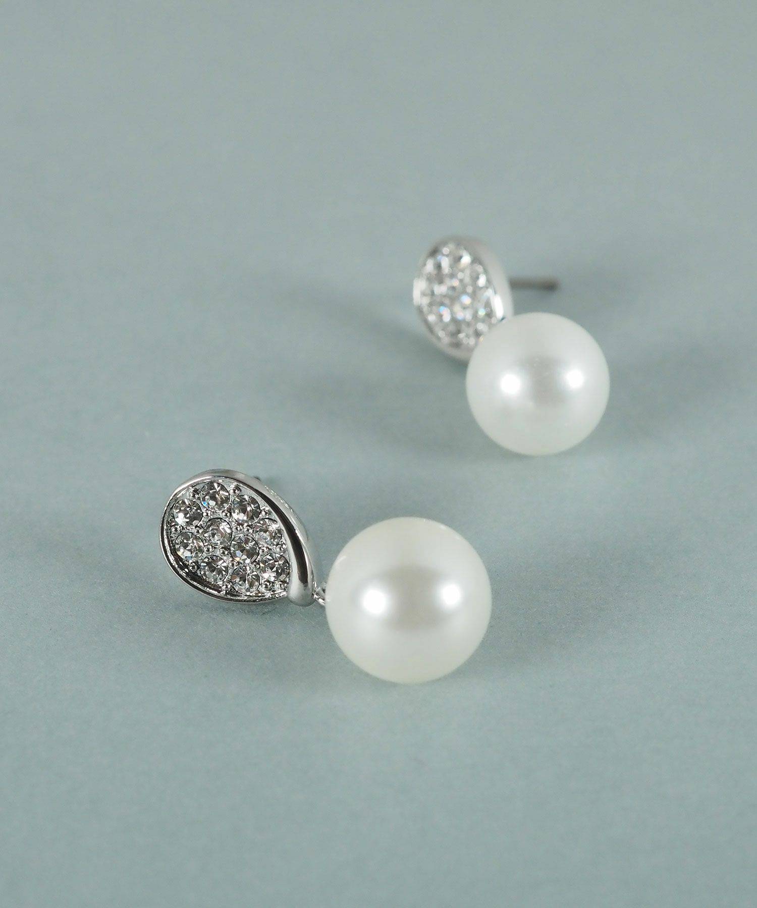 貝パールドロップパヴェピアス