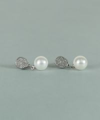 貝パールドロップパヴェピアス