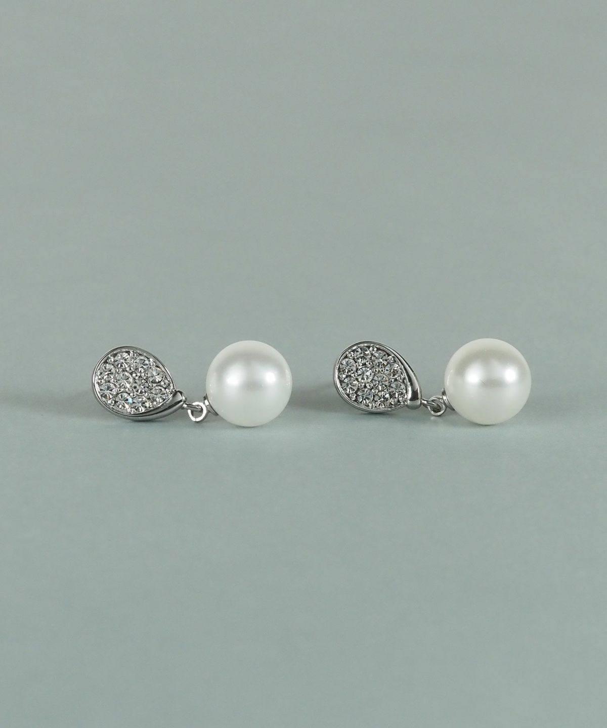 貝パールドロップパヴェピアス