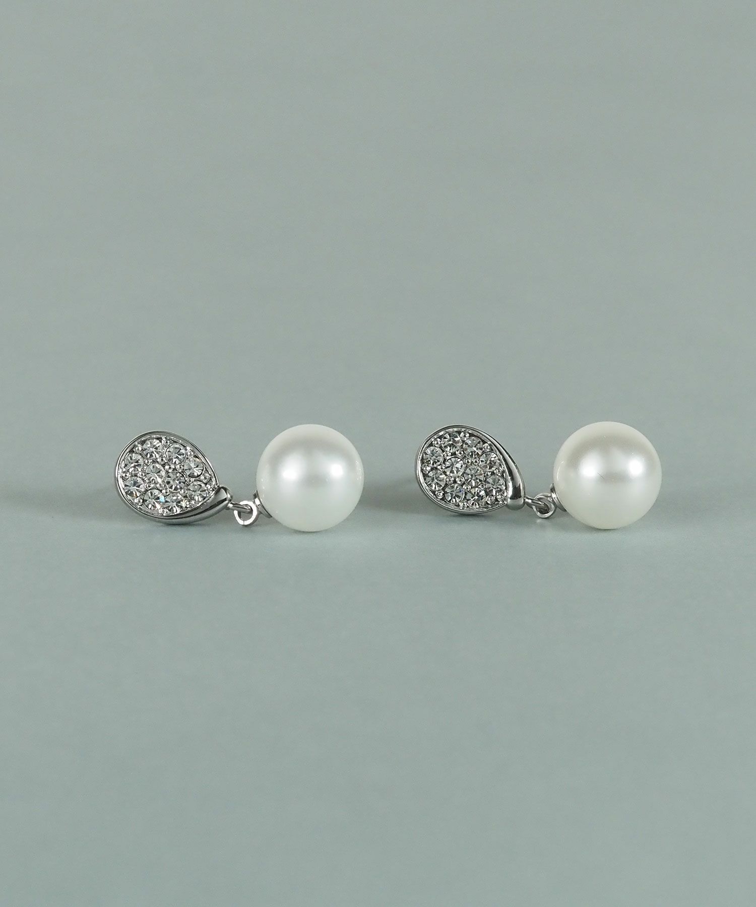 貝パールドロップパヴェピアス