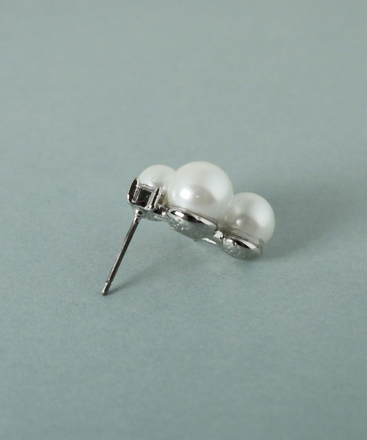 トリプル貝パールビジューピアス【JUNO PREMIUM】