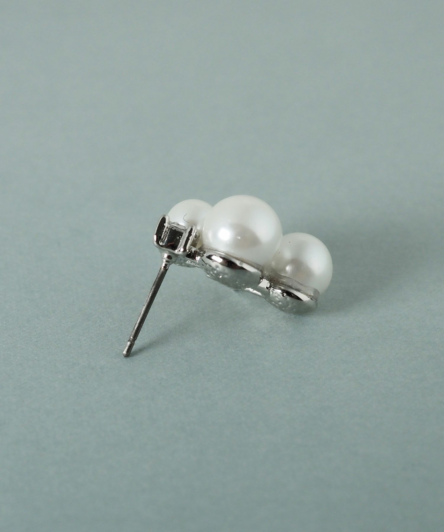 トリプル貝パールビジューピアス【JUNO PREMIUM】