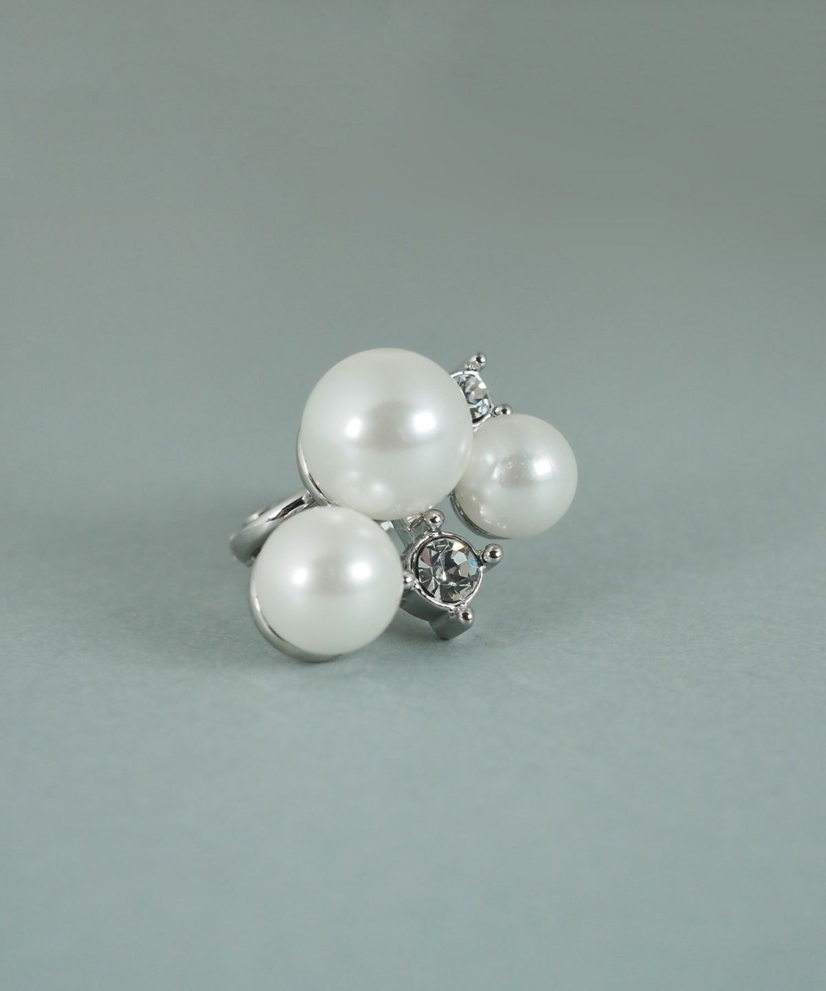 トリプル貝パールビジューイヤリング【JUNO PREMIUM】