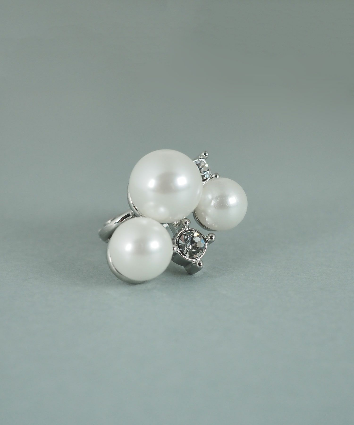 トリプル貝パールビジューイヤリング【JUNO PREMIUM】