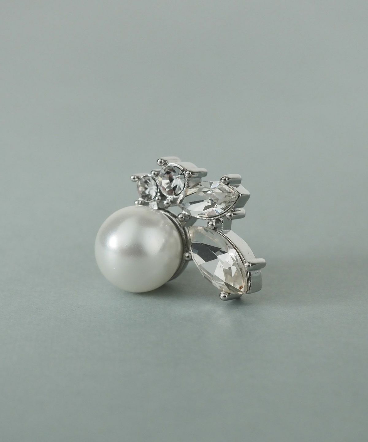 貝パールビジューピアス