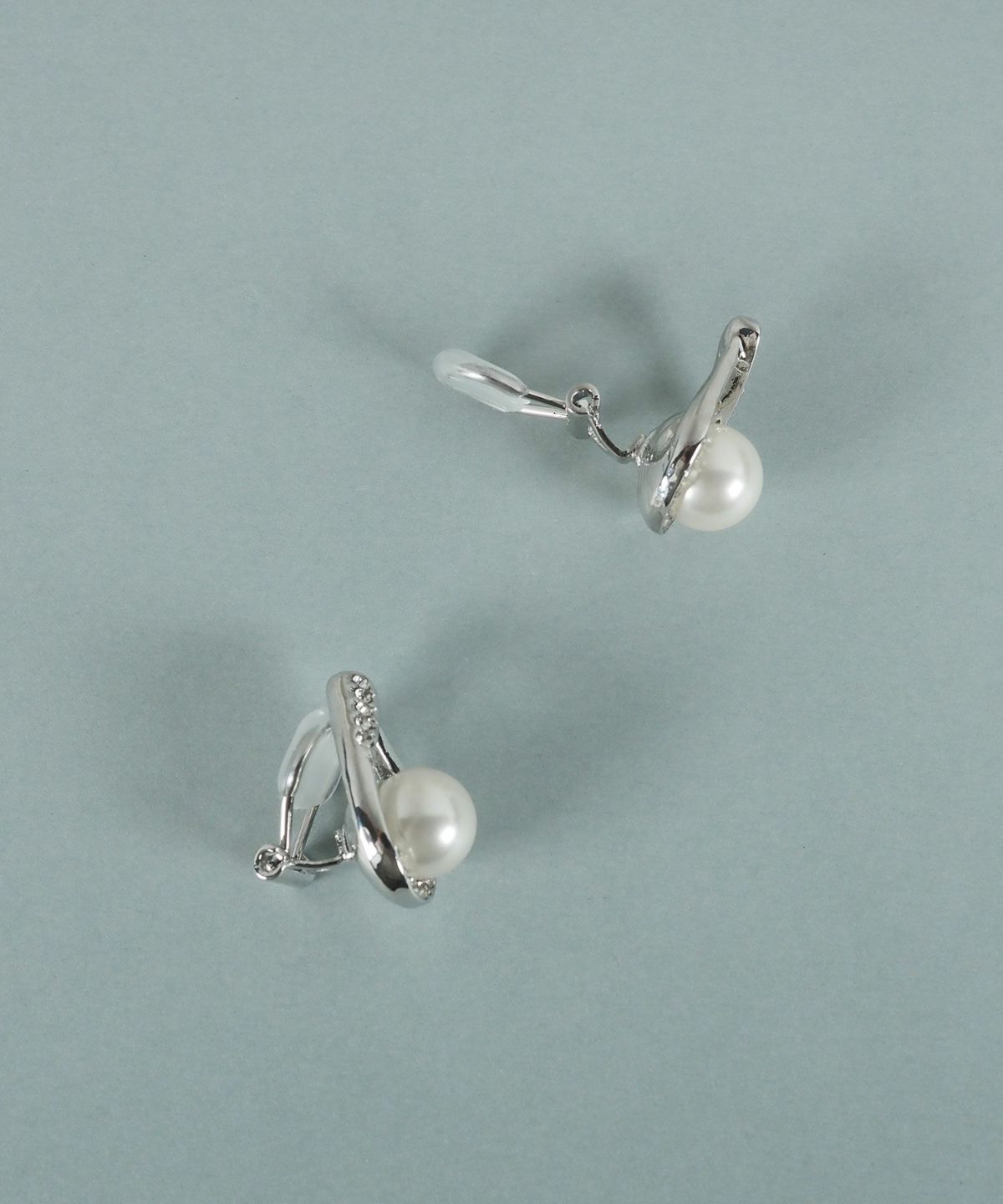 貝パールドロップラインイヤリング