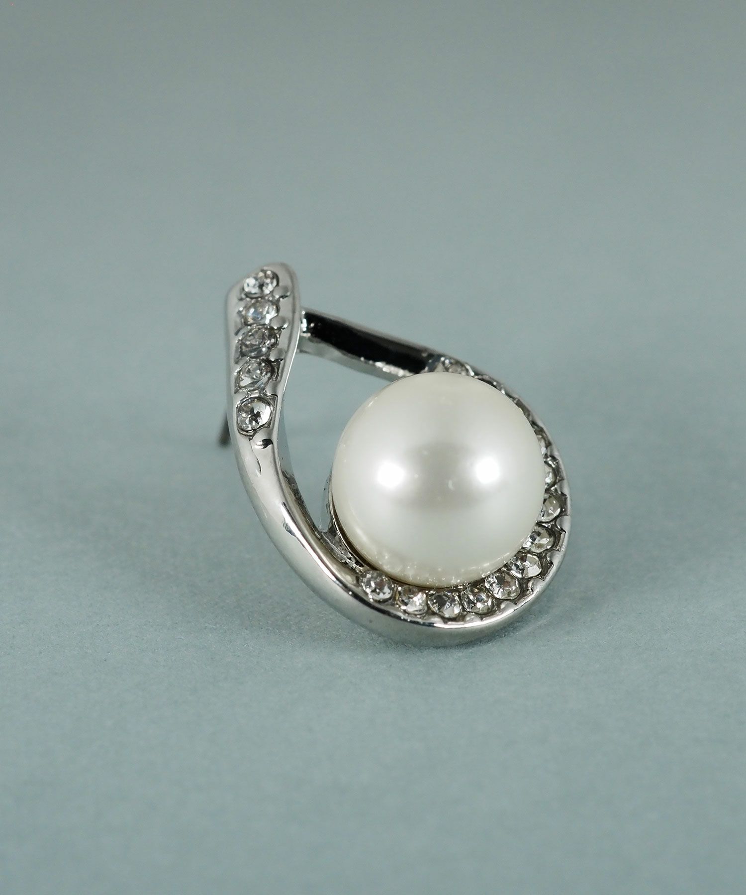 貝パールドロップラインピアス