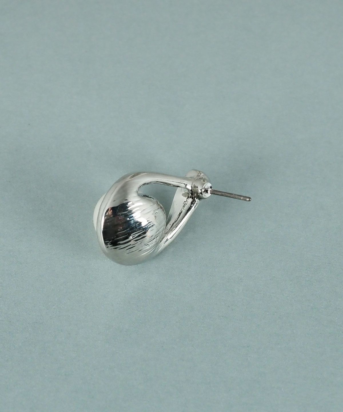 貝パールドロップラインピアス