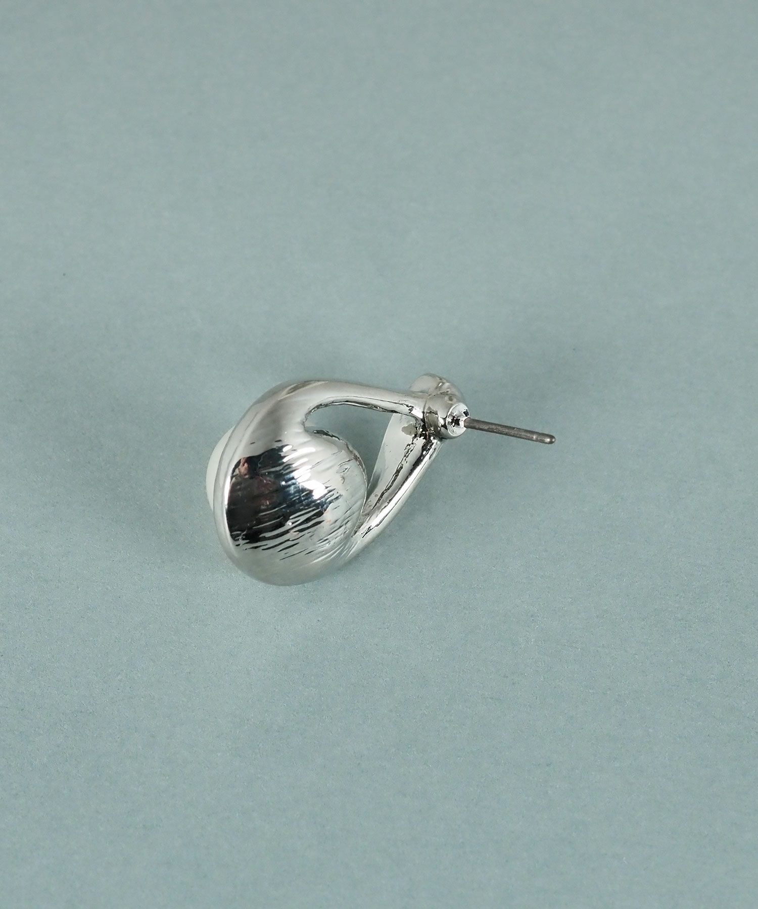 貝パールドロップラインピアス