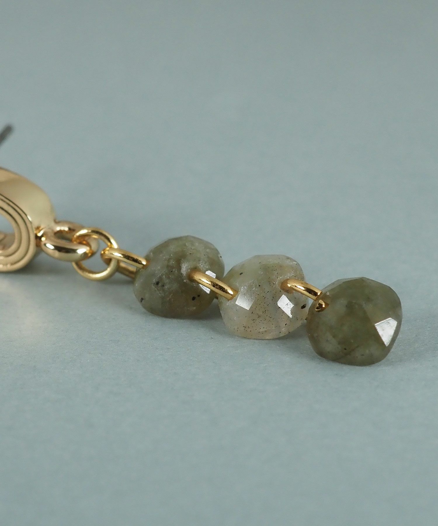 ラブラドライトオーバルメタルピアス【JUNO PREMIUM】