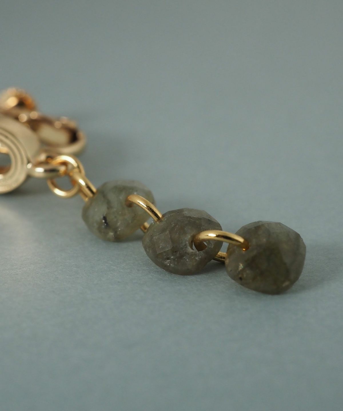 ラブラドライトオーバルメタルイヤリング【JUNO PREMIUM】