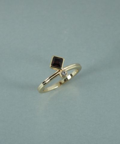 NO MASS PRODスクエアリング スクエアガーネットジオメトリーリング【JUNO PREMIUM】 | 【公式】MUK