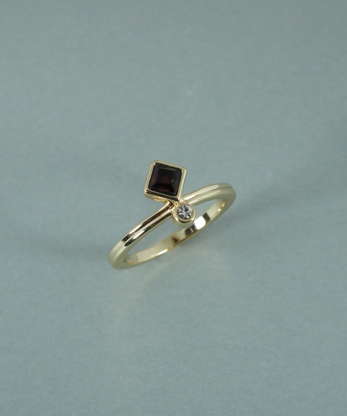 スクエアガーネットクリスタルリング【JUNO PREMIUM】