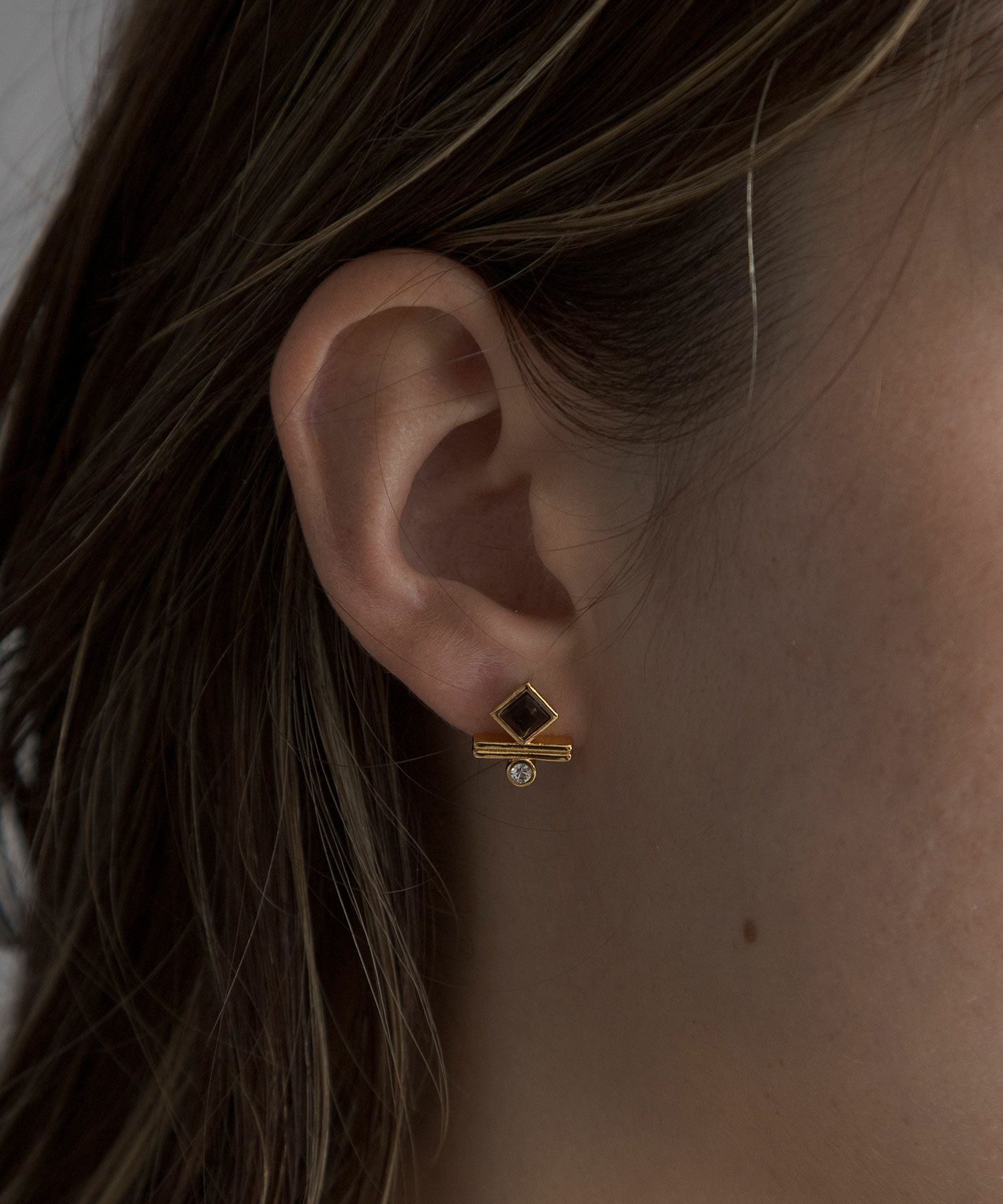 スクエアガーネットジオメトリーピアス【JUNO PREMIUM】